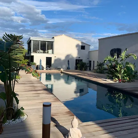 Pandora Vila *